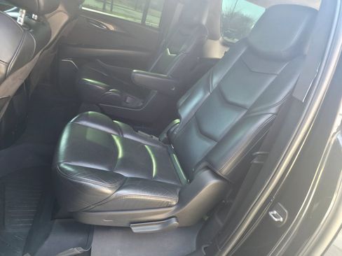 Used 2017 Cadillac Escalade ESV Platinum image 33