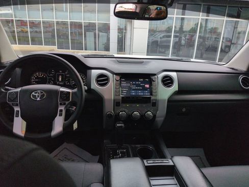 Used 2020 Toyota Tundra SR5 w/ SR5 Convenience Package AWD/4WD image 12