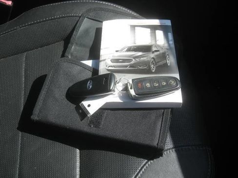 Used 2013 Ford Taurus Limited image 23