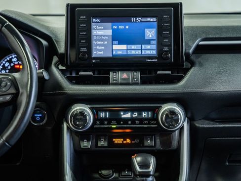 Used 2021 Toyota RAV4 XLE Premium image 19