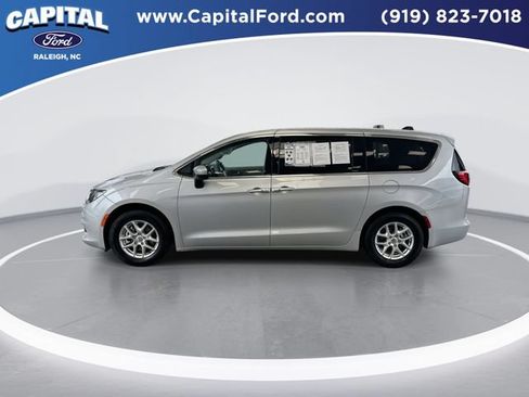 Used 2023 Chrysler Voyager LX FWD image 5