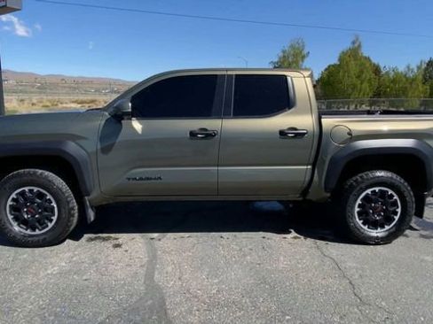 Used 2024 Toyota Tacoma TRD Off-Road w/ TRD Off Road Upgrade Package AWD/4WD image 5