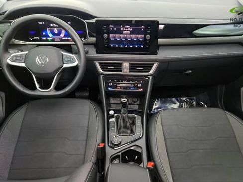 Used 2025 Volkswagen Taos SE AWD/4WD image 22