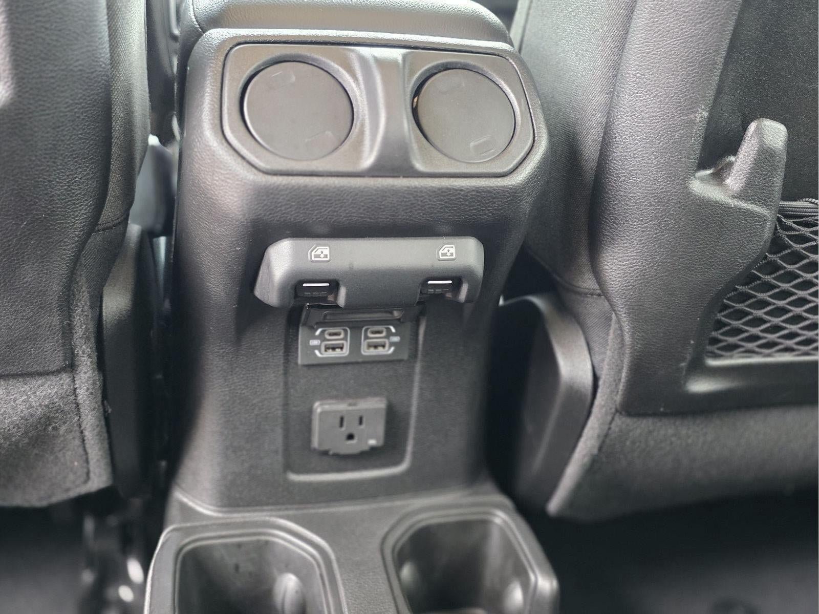 Used 2025 Jeep Wrangler Unlimited Rubicon w/ Convenience Group AWD/4WD image 10