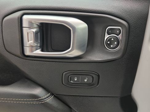 Used 2022 Jeep Wrangler Unlimited Sahara w/ Cold Weather Group AWD/4WD image 24