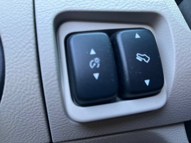 Used 2012 Ford Taurus Limited FWD image 21