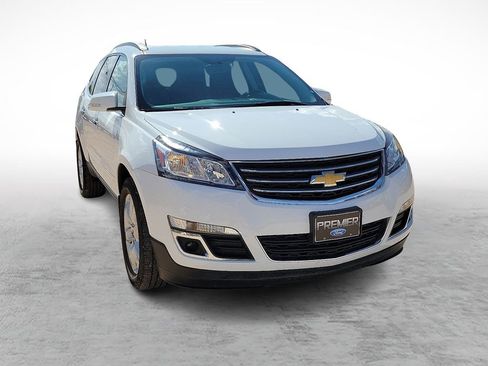 Used 2017 Chevrolet Traverse LT w/ Style and Technology Package FWD image 2