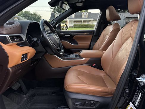 Used 2021 Toyota Highlander Platinum image 14