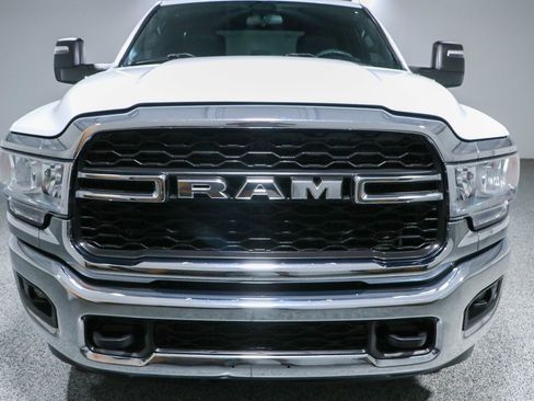 Used 2024 RAM 2500 Tradesman w/ Chrome Appearance Group AWD/4WD image 4