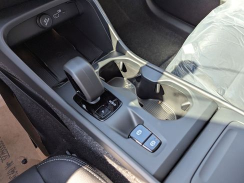 New 2025 Volvo XC40 B5 Core w/ Protection Package Premier image 16