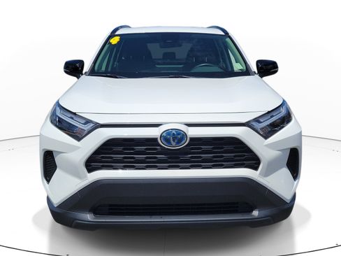 Used 2024 Toyota RAV4 XLE AWD/4WD image 2