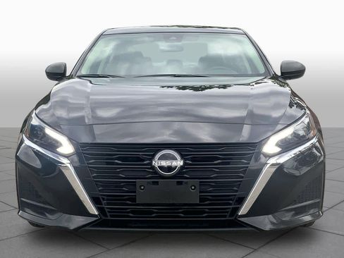 Used 2024 Nissan Altima 2.5 SV FWD image 4