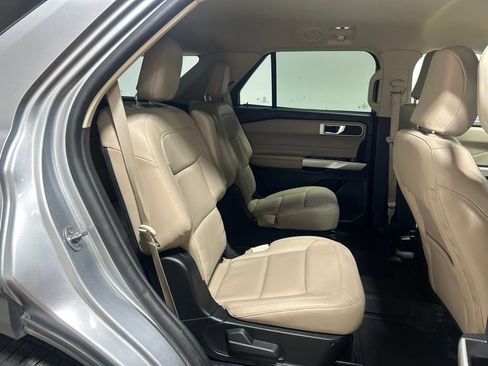 Used 2022 Ford Explorer XLT w/ Equipment Group 202A AWD/4WD image 37