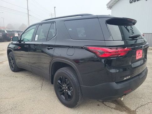 Used 2023 Chevrolet Traverse LT w/ Rear Camera Mirror Package AWD/4WD image 10