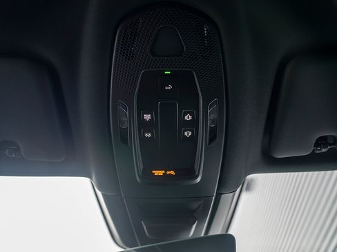 Used 2025 Porsche Cayenne Coupe image 11