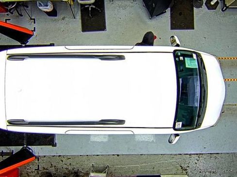 Used 2019 Toyota Sienna LE image 4