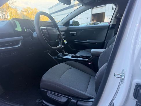 Used 2025 Kia K4 LXS image 11
