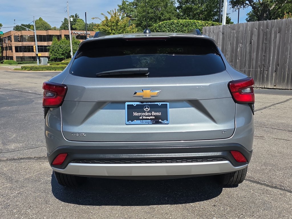 Used 2025 Chevrolet Trax LT FWD image 4
