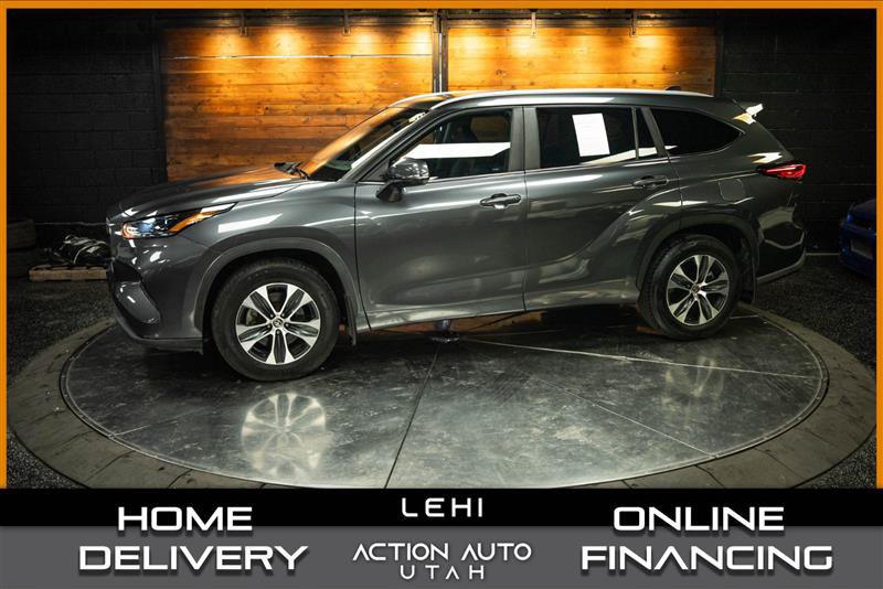 Used 2023 Toyota Highlander XLE FWD image 1