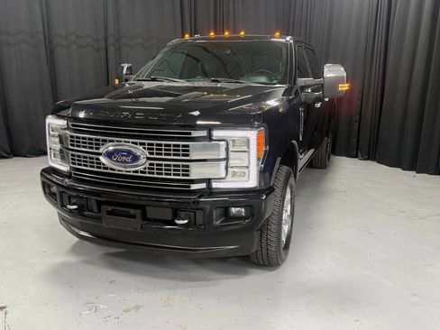 Used 2017 Ford F250 Platinum w/ Platinum Ultimate Package image 2