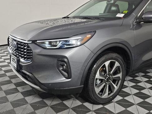 Used 2024 Ford Escape Platinum image 10