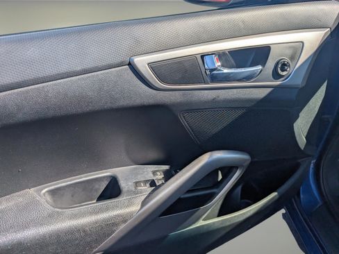 Used 2015 Hyundai Veloster image 9