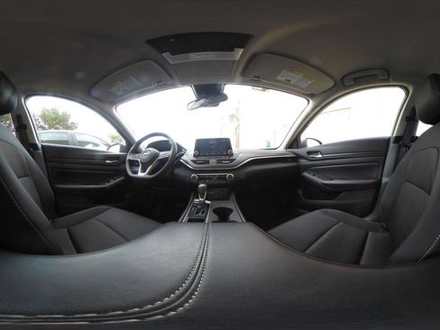 Used 2025 Nissan Altima 2.5 SV FWD image 43