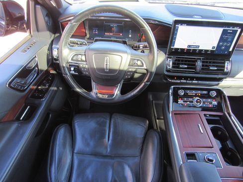 Used 2023 Lincoln Navigator Reserve image 14