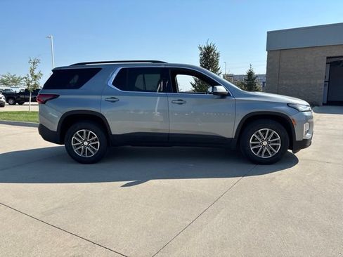 Used 2023 Chevrolet Traverse LT w/ Rear Camera Mirror Package AWD/4WD image 5