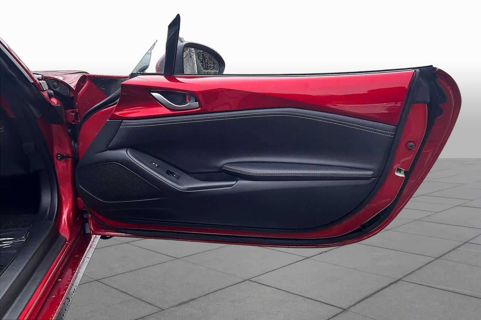 Used 2024 MAZDA MX-5 Miata RF Grand Touring RWD image 19
