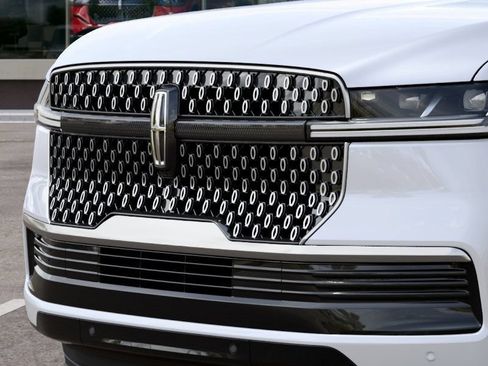 New 2027 Lincoln Navigator Premiere AWD/4WD image 18