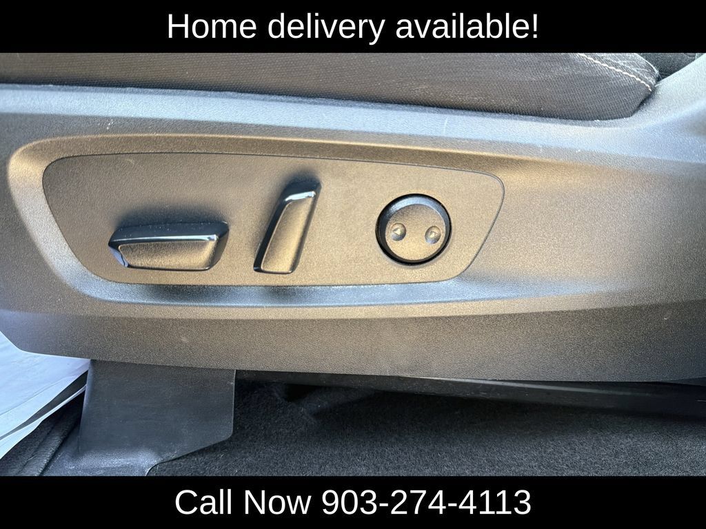 Used 2025 Nissan Pathfinder SV FWD image 19