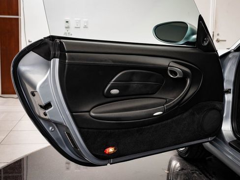 Used 2001 Porsche 911 Carrera 4 image 26