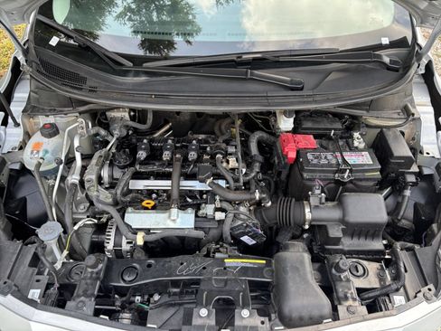 Used 2025 Nissan Versa SV FWD image 31
