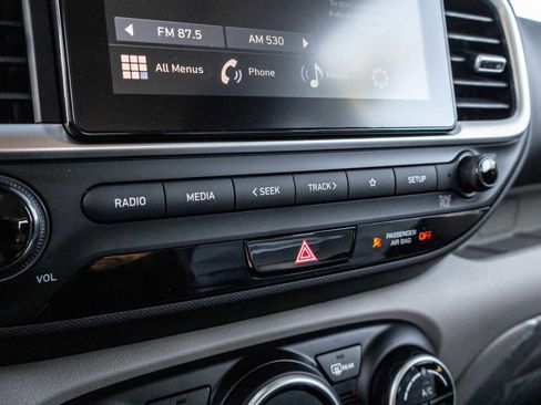 Used 2025 Hyundai Venue SEL image 31