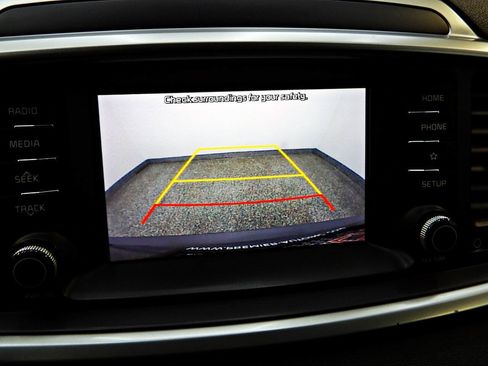 Used 2020 Kia Sorento LX FWD image 16