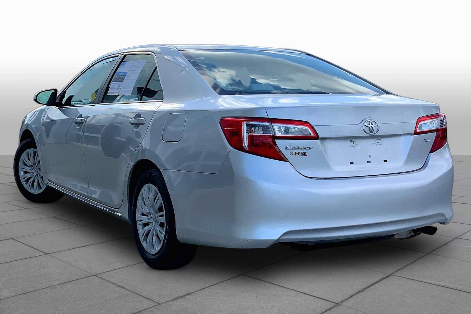 Used 2012 Toyota Camry LE FWD image 11