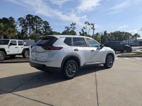 Used 2024 Nissan Rogue S AWD/4WD image 3