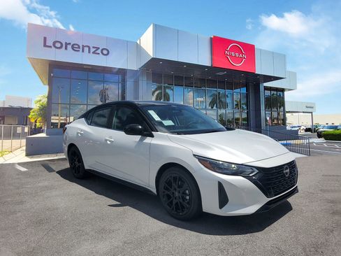 New 2025 Nissan Sentra SR w/ Midnight Edition image 3