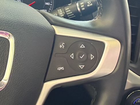 Used 2023 GMC Acadia SLT FWD image 43