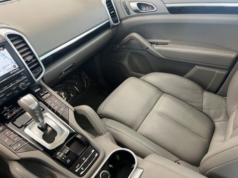 Used 2014 Porsche Cayenne Platinum Edition AWD/4WD image 23