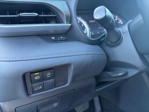 Used 2023 Toyota Highlander LE image 16