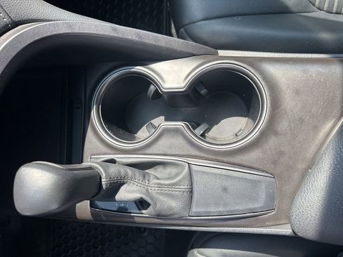 Used 2021 Toyota Camry SE FWD image 18