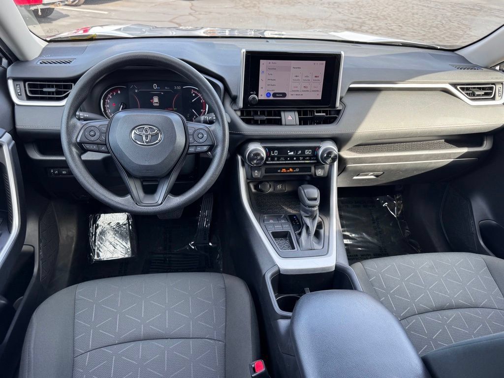 Used 2024 Toyota RAV4 XLE FWD image 5