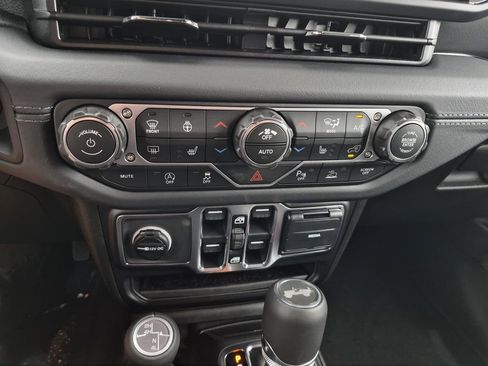New 2026 Jeep Wrangler Unlimited Sahara AWD/4WD image 26