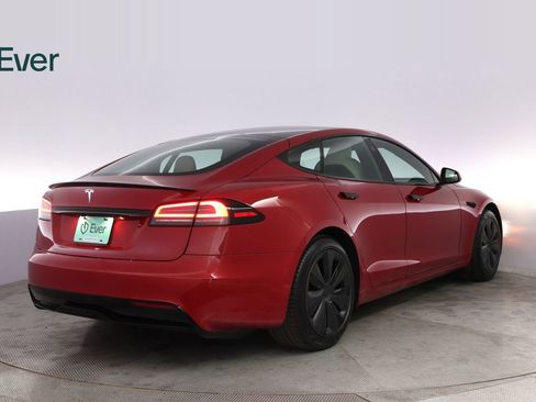 Used 2022 Tesla Model S Plaid image 3