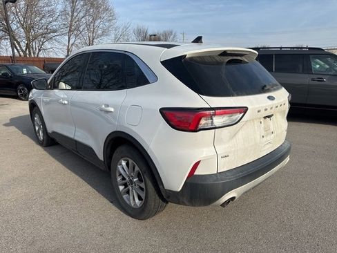 Used 2020 Ford Escape SE image 4