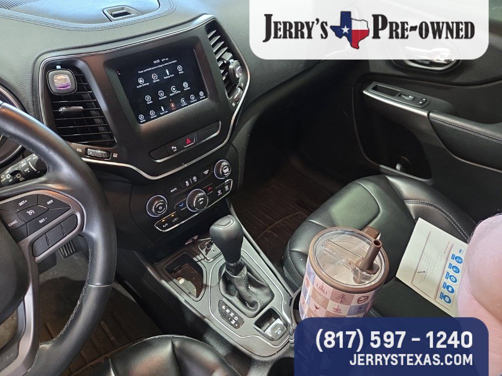 Used 2019 Jeep Cherokee Latitude Plus FWD image 11