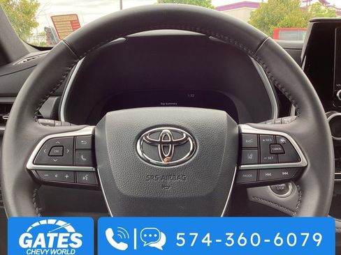Used 2025 Toyota Highlander XSE AWD/4WD image 31