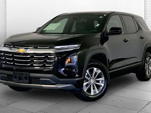 Used 2025 Chevrolet Equinox LT w/ Safety and Technology Package image 12